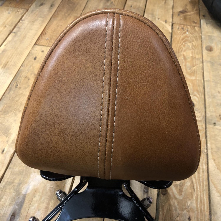 Indian Scout passenger backrest and rack - black with tan pad